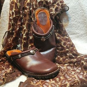 Minnetonka Mules